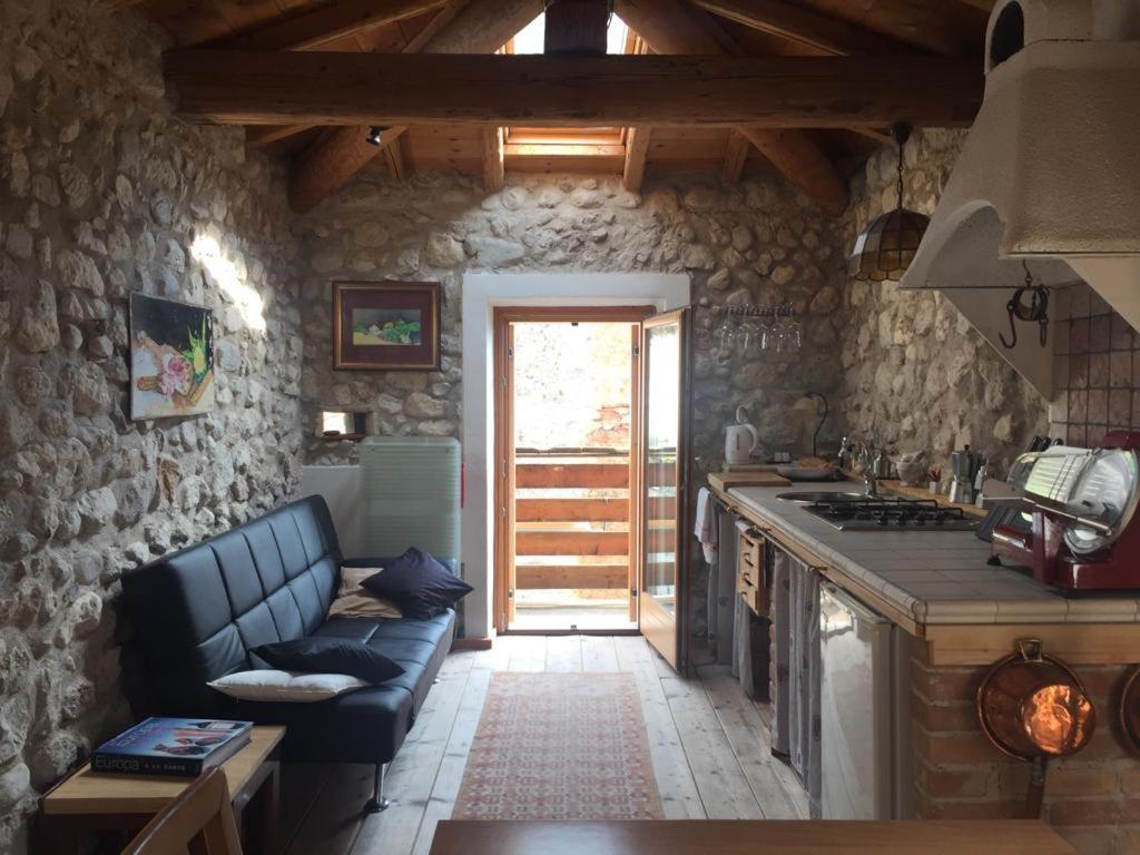 Il Rustico Di Peri Villa Eksteriør billede