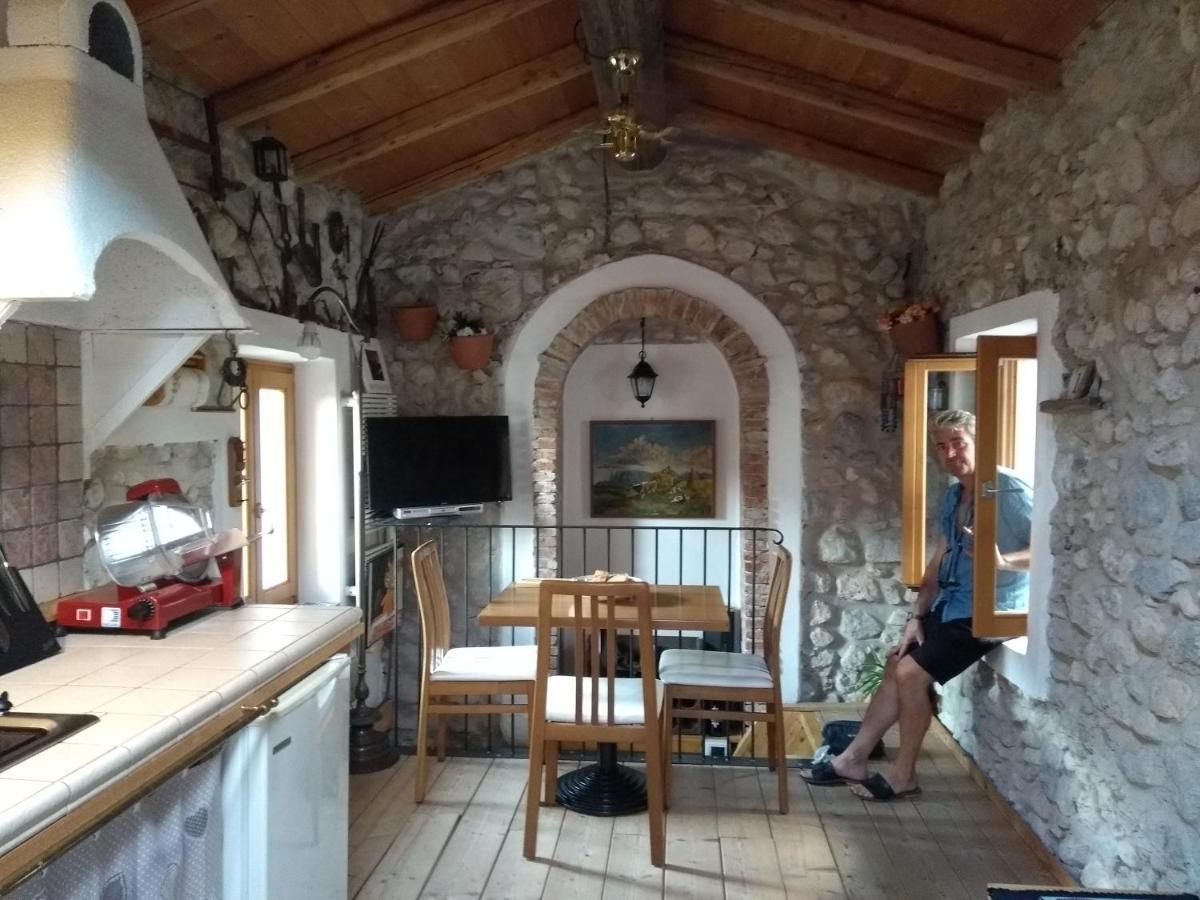 Il Rustico Di Peri Villa Eksteriør billede